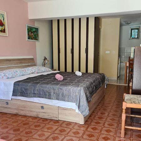 פרימוסטן Apartments Lujo מראה חיצוני תמונה