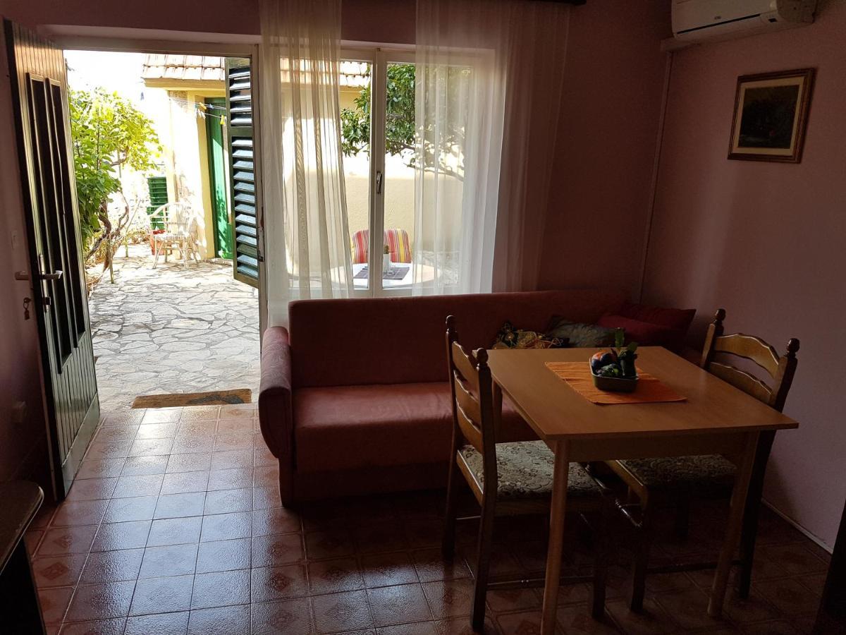 פרימוסטן Apartments Lujo מראה חיצוני תמונה