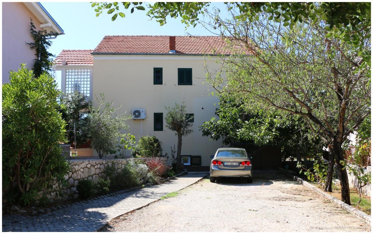 פרימוסטן Apartments Lujo מראה חיצוני תמונה