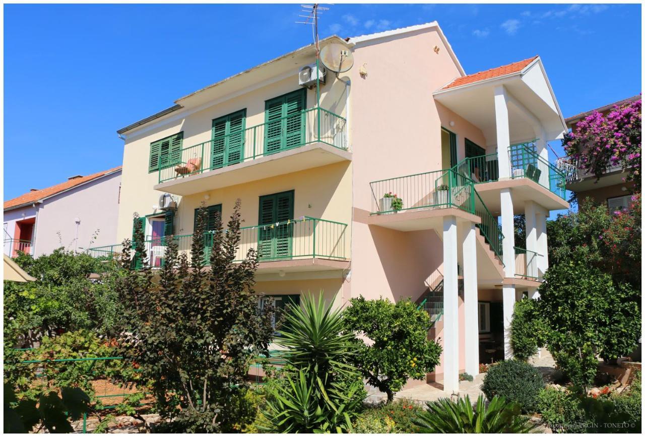 פרימוסטן Apartments Lujo מראה חיצוני תמונה