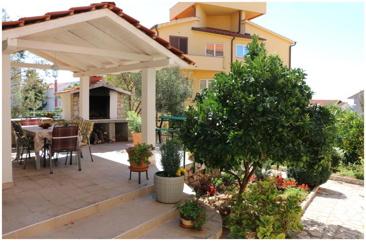 פרימוסטן Apartments Lujo מראה חיצוני תמונה