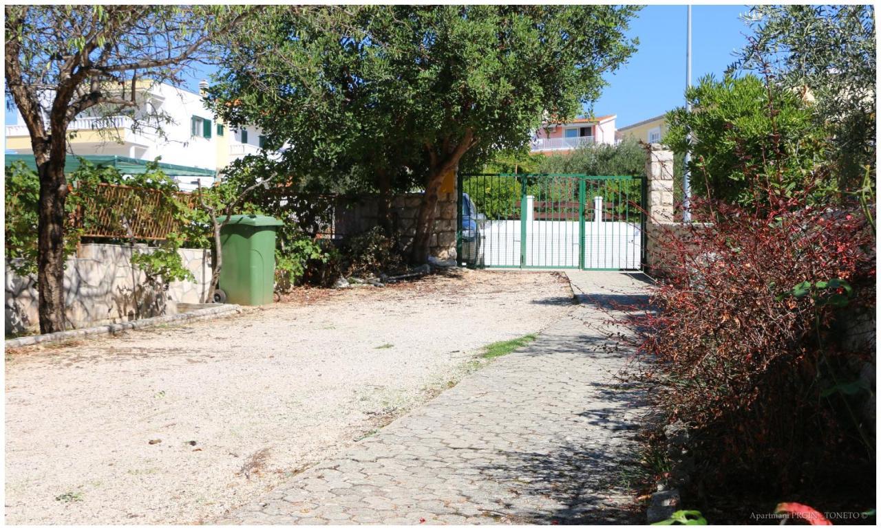 פרימוסטן Apartments Lujo מראה חיצוני תמונה