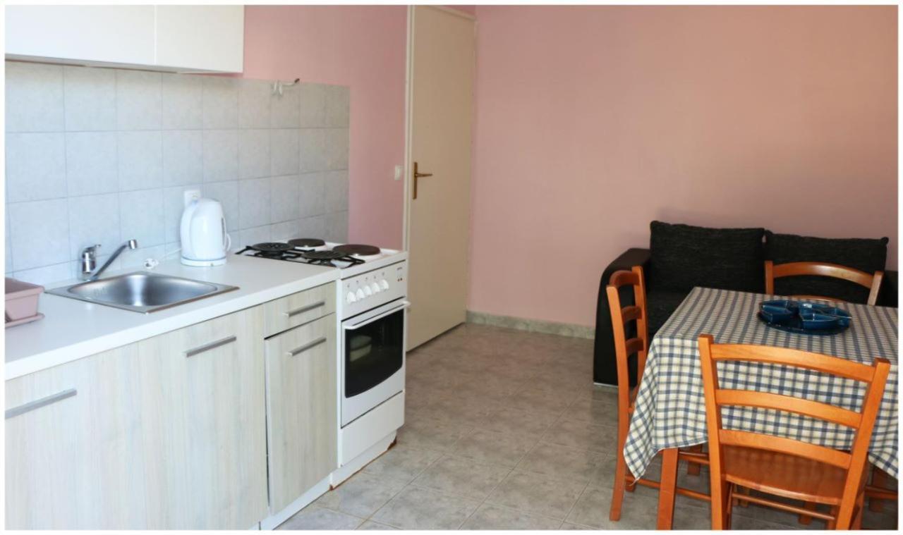 פרימוסטן Apartments Lujo מראה חיצוני תמונה